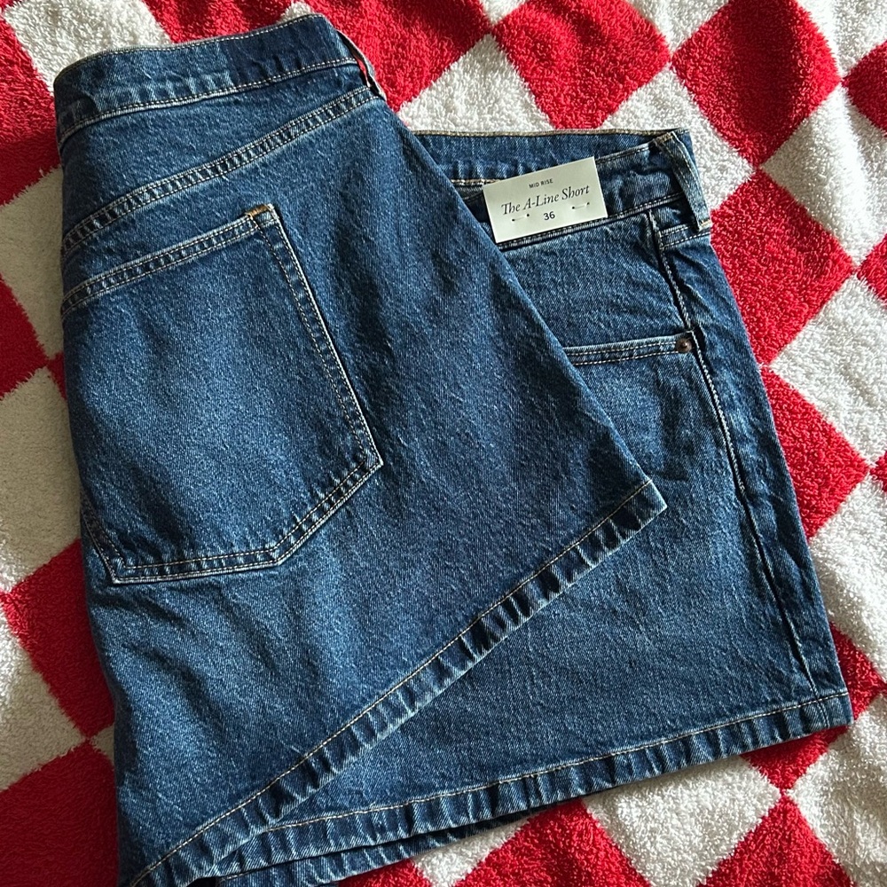 Abercrombie & Fitch, The A Line Short, Mid Rise Jean Shorts, Women’s size 36&37